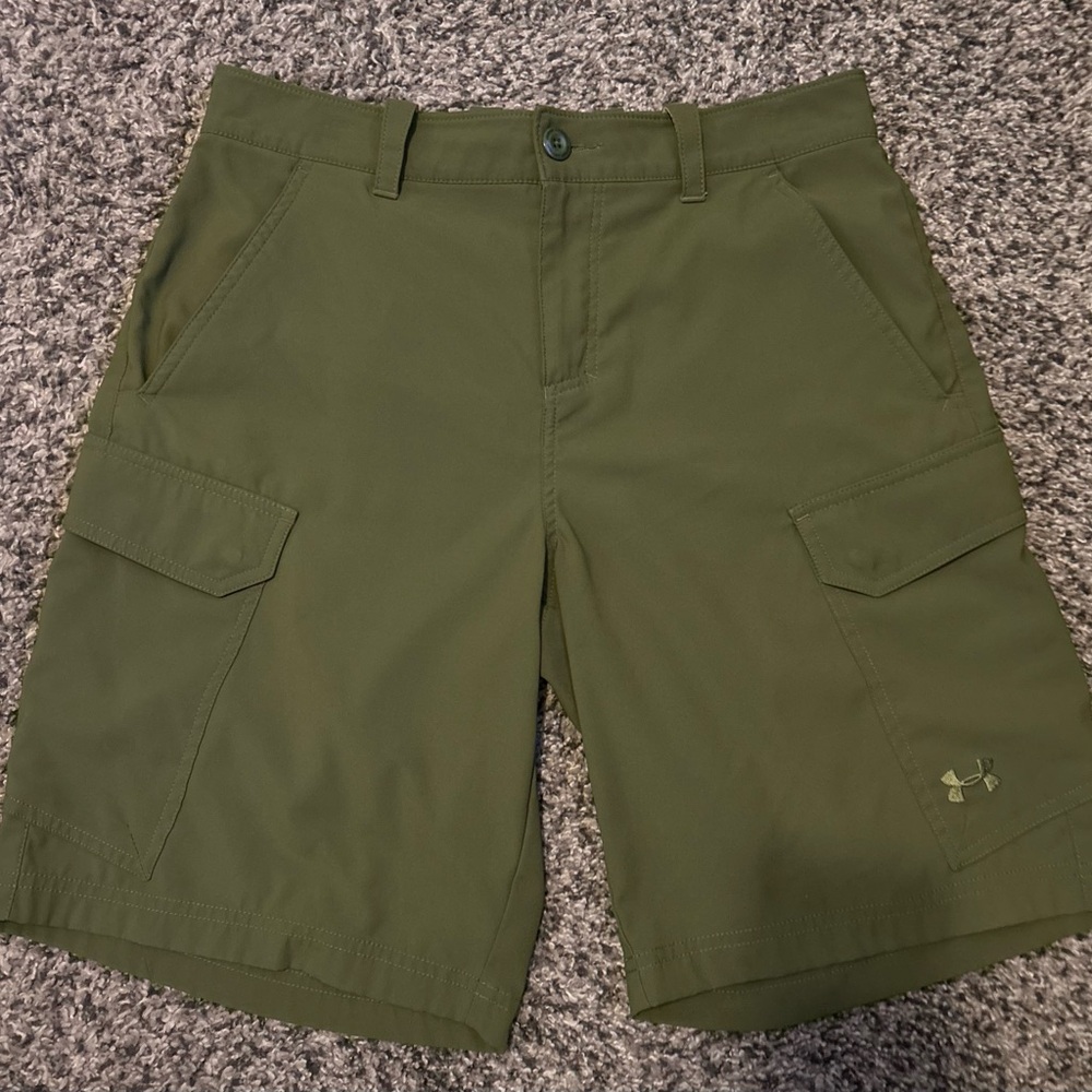 Under Armour Green Cargo Shorts Durable Outdoor Design